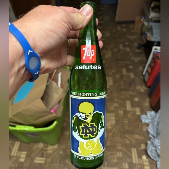 7up collectible bottle Saluting the 1977 Notre Dame college football N Champions - Picture 1 of 3